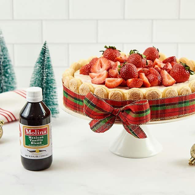 CHRISTMAS STRAWBERRY CHARLOTTE CAKE